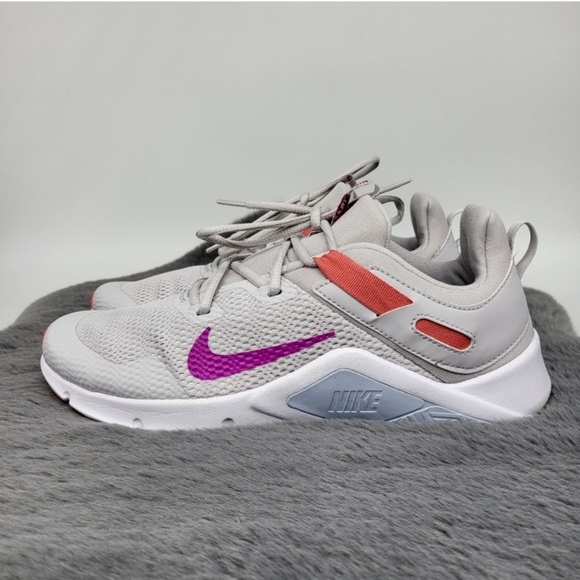 New Nike Legend Essential Women's Training Shoe Size 11 - Picture 1 of 6